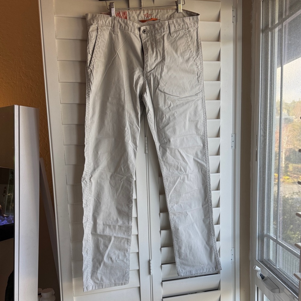 Dockers Men's Light Gray Chinos